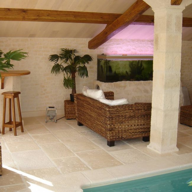 Décoration de cages d'escaliers en enduit aspect pierre 1