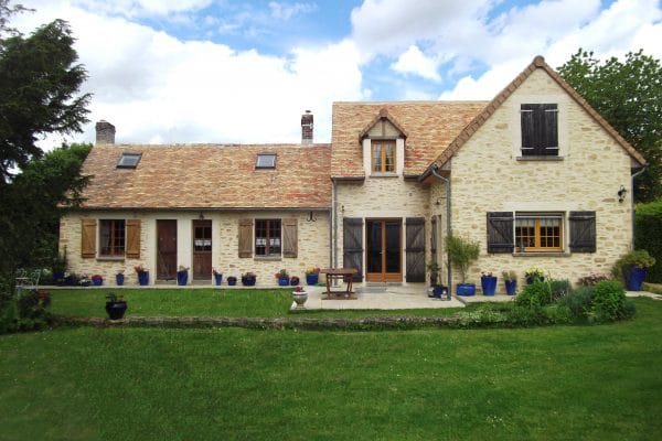 Rénovation d'une façade en finition moellon de la collection intemporelle - Pierre et Déco, façade DECOPIERRE® extérieure