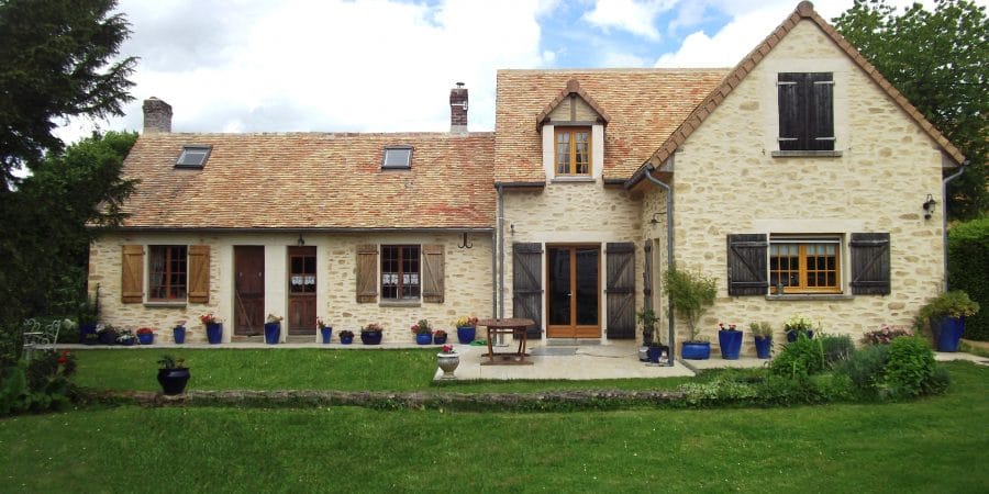 Rénovation d'une façade en finition moellon de la collection intemporelle -