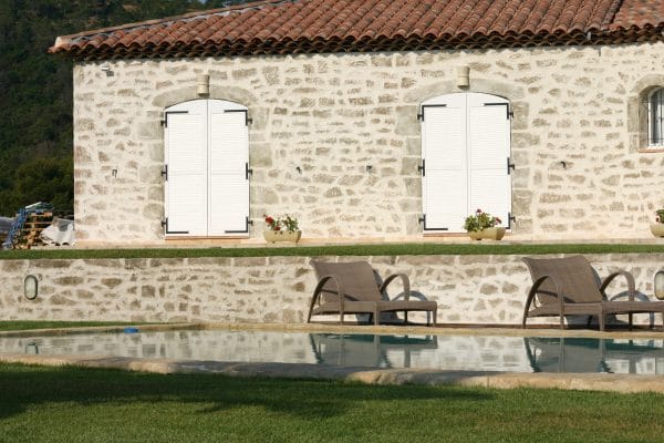 Bord de piscine en aspect pierre - Bord de piscine en aspect pierre