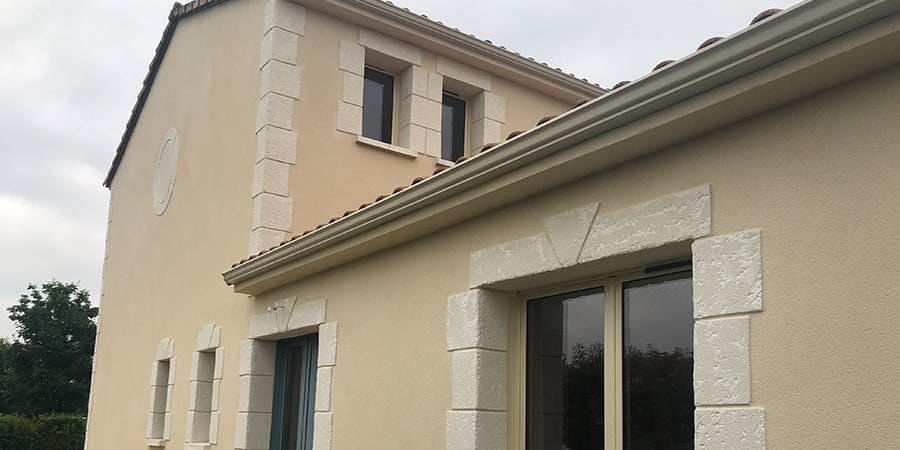 Encadrements en pierres vieillies -