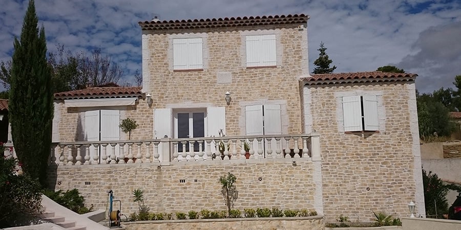 Façade en pierre régionale du sud de la France -