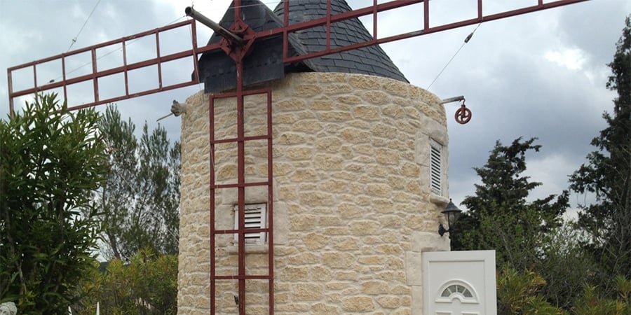 Le cachet d'une tour de moulin en DECOPIERRE -
