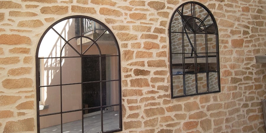 Mur extérieur en pierres apparentes -