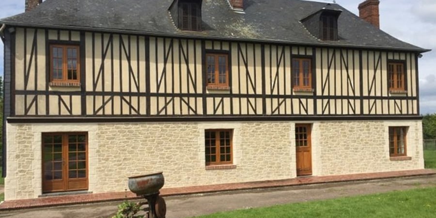 Noble bâtisse aux allures typiquement régionales -