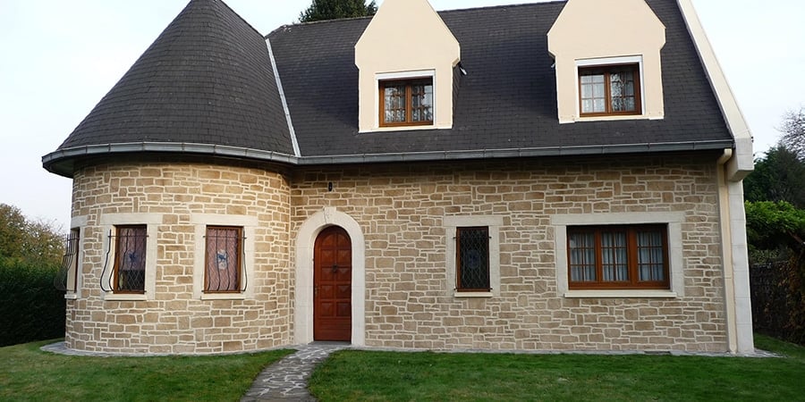 Une façade à la hauteur de son architecture -